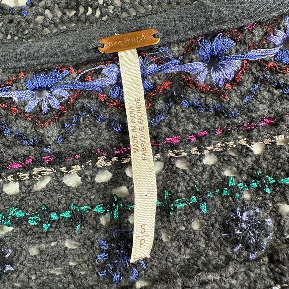 Free People Top Womens Small Gray Siesta Fiesta Embroidered Boho V Neck Henley - Picture 5 of 9